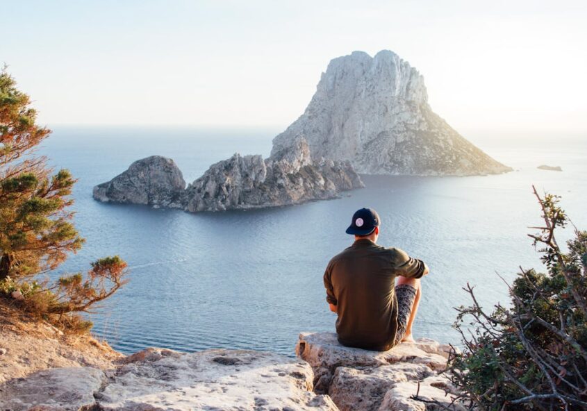 Vue aérienne de l'île de Gorée depuis le ferry